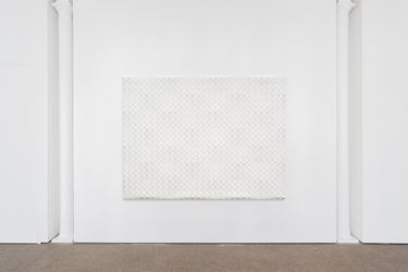 Exhibition view: Enrico Castellani, Galerie Greta Meert, Brussels (16 November 2017–13 January 2018). Courtesy Galerie Greta Meert.