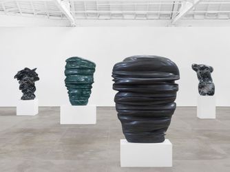 Exhibition view: Tony Cragg, Marian Goodman Gallery, Los Angeles (26 April–29 June 2024). Courtesy Marian Goodman Gallery.