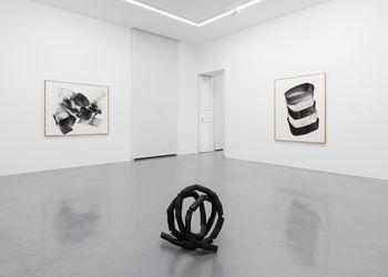 Exhibition view: Lee Bae, Black in Constellation, Perrotin, Paris (8 January–26 February 2022). © Courtesy the artist and Perrotin. Photo: Claire Dorn.