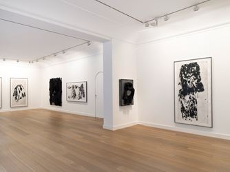 Exhibition view: Jannis Kounellis, Les manteaux, Galerie Lelong & Co., 13 Rue de Téhéran, Paris (24 January–9 March 2019). Courtesy Galerie Lelong & Co., Paris.