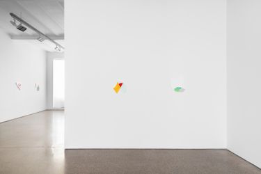 Exhibition view: Richard Tuttle, 18 x 24, Galerie Greta Meert, Brussels (7 September–21 October 2023). Courtesy the artist and Galerie Greta Meert.