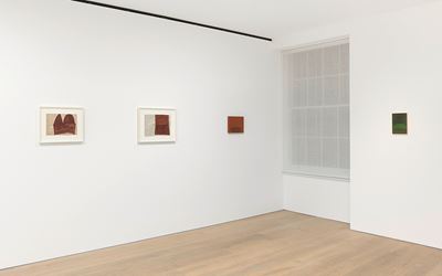 Exhibition view: Suzan Frecon, watercolors and small oil paintings, David Zwirner, London (1 September–23 September 2017). Courtesy David Zwirner, London.