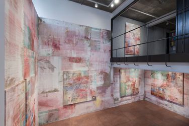 Exhibition view: Mandy El-Sayegh, Protective Inscriptions, Lehmann Maupin, Seoul (20 May–17 July 2021). Courtesy the artist and Lehmann Maupin, New York, Hong Kong, Seoul, and London. Photo: OnArt Studio.
