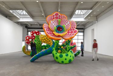 Exhibition view: Yayoi Kusama, I Spend Each Day Embracing Flowers, David Zwirner, New York (11 May–21 July 2023). © YAYOI KUSAMA. Courtesy David Zwirner.