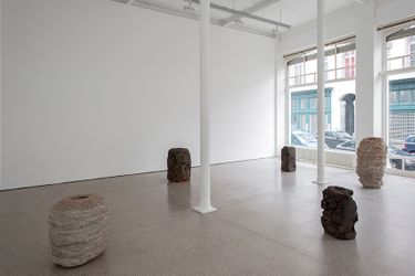 Exhibition view: Johannes Esper, Drei oder mehr Stücke ohne Titel, Galerie Greta Meert, Brussels (26 February–9 April 2016). Courtesy Galerie Greta Meert. 