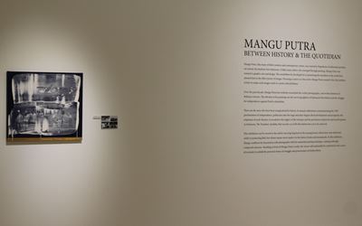 Mangu Putra, Between History and Quotidian, Exhibition view at Gajah Gallery, Singapore. Image courtesy of Gajah Gallery, Singapore.