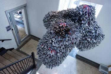 Exhibition view: Marie Watt, Sky Dances Light, Kavi Gupta, Washington Blvd, Chicago (10 June—30 September 2023). Courtesy the artist and Kavi Gupta. Photo: Kyle Flubacker.