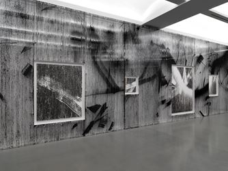 Exhibition view: Gregor Hildebrant, In meiner Wohnung  gibt es viele Zimmer, Perrotin, New York (3 November–22 December 2018). Courtesy the artist and Perrotin. Photo: Dario Lasagni. 