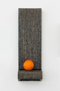 Présentoir d'Orange by Johan Creten contemporary artwork