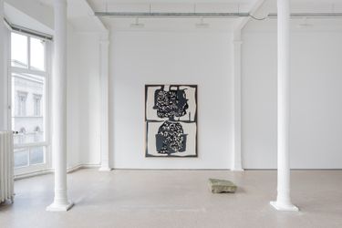 Exhibition view: Group Exhibition, Dimenticare, mettersi in salvo, Galerie Greta Meert, Brussels (17 November–18 February 2017). Courtesy Galerie Greta Meert