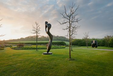 Exhibition view: Henry Moore, Shared Form, Hauser & Wirth, Somerset (27 May–4 September 2022). Courtesy Hauser & Wirth. Photo: Ken Adlard.