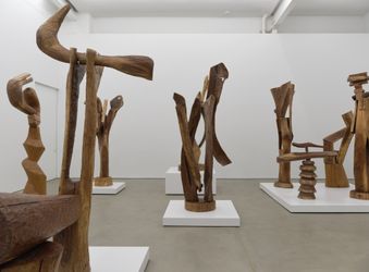 Exhibition view: Thaddeus Mosley, Recent Sculpture, Karma, 22 East 2nd Street, New York (4 March–22 April 2023). Courtesy Karma.
