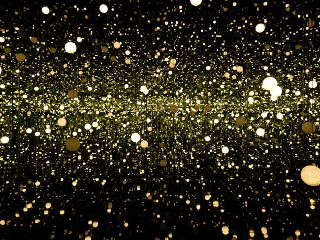 INFINITY MIRRORED ROOM - DANCING LIGHTS
THAT FLEW UP TO THE UNIVERSE by Yayoi Kusama contemporary artwork