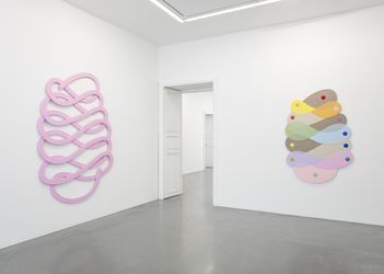 Exhibition view:  Josh Sperling, Head Over Heels, Perrotin, rue de Turenne, Paris (20 April–27 May 2023). Courtesy the artist and Perrotin. Photo: Claire Dorn. 