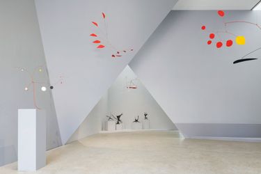 Exhibition view: Alexander Calder, CALDER, Kukje Gallery K2 1F, K3, Seoul (4 April–28 May 2023). © 2023 Calder Foundation, New York / Artists Rights Society (ARS),New York / SACK, Seoul. Image provided by Kukje Gallery