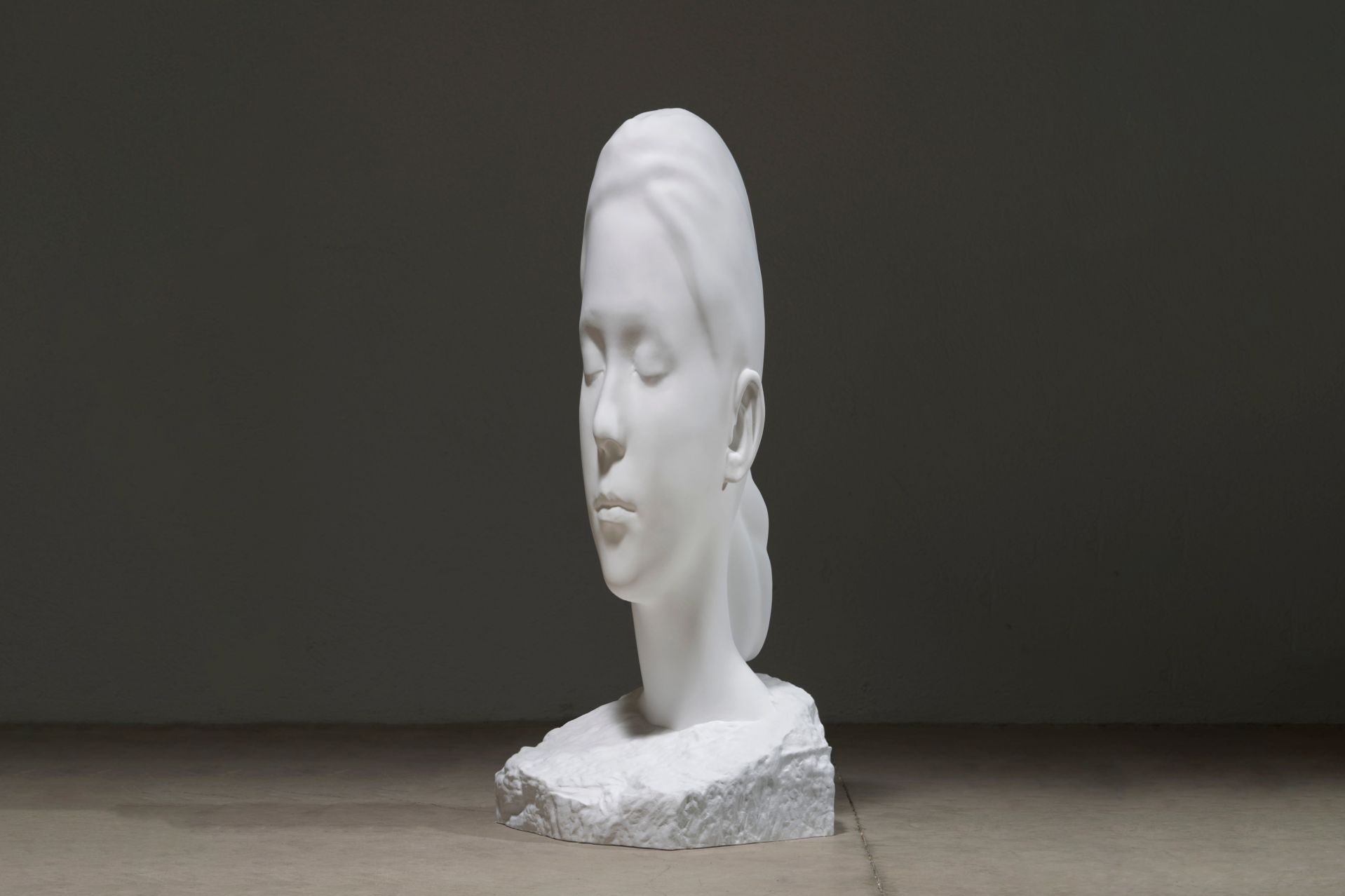 Minna, 2025 by Jaume Plensa, Painted bronze, 121 x 48 x48 cm (2 