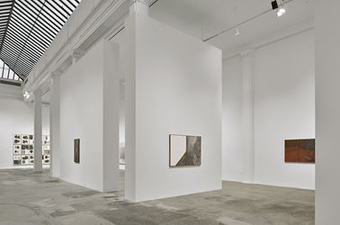 Exhibition view: Guillermo Kuitca, Hauser & Wirth, Los Angeles (18 May–11 August 2019). © Guillermo Kuitca. Courtesy the artist and Hauser & Wirth. Photo: Mario de Lopez.