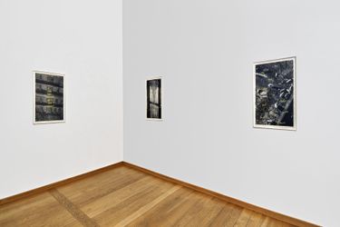 Exhibition view: Paul Hutchinson, Kadia (I-V), Knust Kunz Gallery Editions, Munich (22 April–18 May 2022). Courtesy Knust Kunz Gallery Editions.