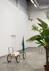 Exhibition view: Group Exhibition, Things From the Gallery Warehouse 7-A, ShanghART, M50, ShanghART (24 December 2015–6 March 2016). Courtesy ShanghART.