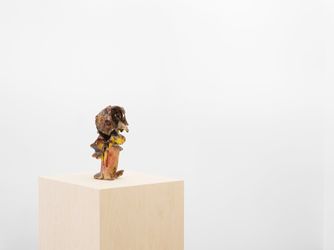 Exhibition view: Lynda Benglis, Ceramics & Sparkle Sculptures, Xavier Hufkens, 107 rue St-Georges,  St-Jorisstraat (3 September–10 October 2020). Courtesy Xavier Hufkens, Brussels.