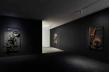 Exhibition view: Louise Nevelson & Yin Xiuzhen, Pace Gallery, Hong Kong (21 September–15 November 2019). Courtesy Pace Gallery.