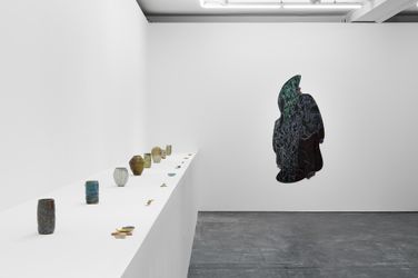 Exhibition view: Navid Nuur, When meanings get marbled, Galeria Plan B, Berlin (30 April–20 June 2021). Courtesy Galeria Plan B.