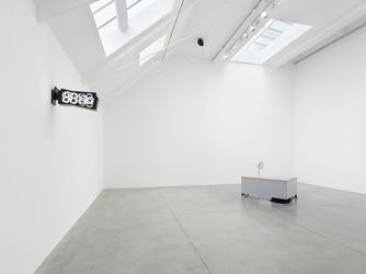Exhibition view: Ryan Gander, PUNTO!, Lisson Gallery, London (14 September–28 October 2023). Courtesy the artist and Lisson Gallery.