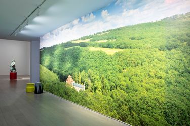 Exhibition view: Johan Creten, Strangers Welcome, Perrotin, New York (1 June–26 July 2024). © Johan Creten/ADAGP, Paris, and ARS, New York 2024. Courtesy the artist and Perrotin. Photo: Guillaume Ziccarelli.