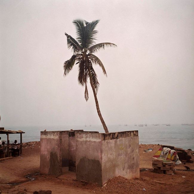 Douche à Biriwa, Ghana by Denis Dailleux contemporary artwork