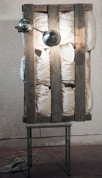 L’interrogatori by Marga Ximénez contemporary artwork sculpture