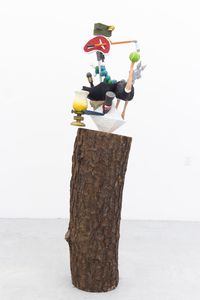Las cosas antiguas que nos pertenecen (Octahedron/ostrich) by Gabriel Rico contemporary artwork sculpture