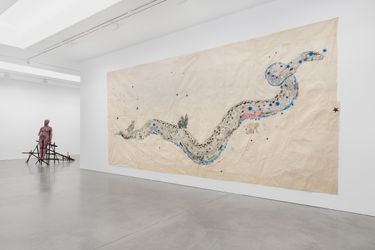 Exhibition view: Kiki Smith, Red Standing Moon, Galerie Thomas Schulte, Berlin (17 September 2022–22 October 2022). Courtesy Galerie Thomas Schulte. 