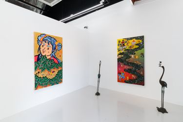 Exhibition view: Wong Lip Chin, Mother Flippin’ Heavens! 翻天印 (fān tiān yìn), Yeo Workshop, Singapore (6 August–11 September 2022). Courtesy Yeo Workshop. Photographed by Ng Wugang. (left) 她是我的菜 What We Found in Paradise, 2022. Acrylic on canvas. 183 x 101 cm.(right) 吳剛伐桂 Turtles All the Way Down, 2022. Acrylic on canvas. 192 x 107 cm.
