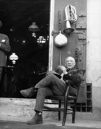 Picasso chez l´antiquaire, Arles 1959 by Lucien Clergue contemporary artwork photography
