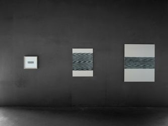 Exhibition view: Raimund Girke, Was weiss das Weiss, Axel Vervoordt Gallery, Antwerp (30 October 2021–29 January 2022). Courtesy Axel Vervoordt Gallery.