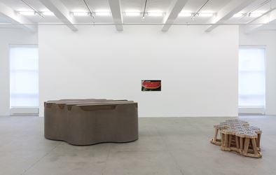 Exhibition view: Richard Deacon, House and Garden, Marian Goodman Gallery, New York (9 January–16 February 2019). Courtesy the artist and Marian Goodman Gallery.