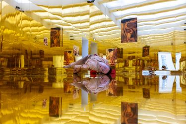 Exhibition view: Maria Hassabi, I’ll Be Your Mirror, Tai Kwun Contemporary, Hong Kong (13 October–26 November 2023). Courtesy Tai Kwun Contemporary. Photo: Thomas Poravas. 