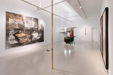 Exhibition view: Group Exhibition, THE FLAMENCO ROOM. AVALANCHA, Galeria Hilario Galguera, Madrid (22 November–4 February 2022). Courtesy Galeria Hilario Galguera.