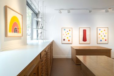 Exhibition view: David Nash, Colours and Columns, Galerie Lelong & Co., Rue de Téhéran, Paris (7 September–7 October 2023). Courtesy Galerie Lelong & Co. Paris.