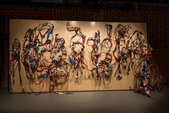 Exhibition view: Sonia Gomes, Deslocar (2015). Installation.