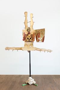 Le monde à l'envers (Het masker) by Patrick Van Caeckenbergh contemporary artwork sculpture