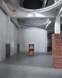 Exhibition view: Bosco Sodi, Sedimentos, Axel Vervoordt Gallery, Antwerp (1 September–17 November 2018). Courtesy Axel Vervoordt Gallery.
