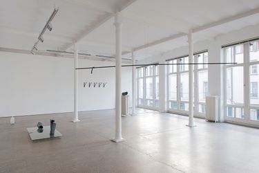 Exhibition view: Group Exhibition, Dimenticare, mettersi in salvo, Galerie Greta Meert, Brussels (17 November–18 February 2017). Courtesy Galerie Greta Meert