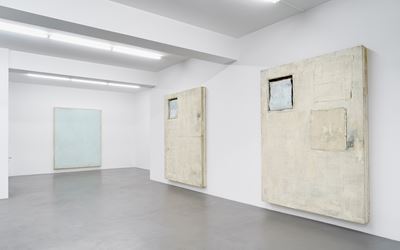 Exhibition view: Lawrence Caroll, Under the Blue, Buchmann Galerie, Berlin (20 January–3 March 2017). Courtesy Buchmann Galerie.