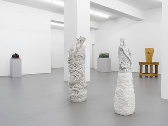 Exhibition view: Group Exhibition, Keramik, Buchmann Galerie, Berlin (17 March–22 April 2023). Courtesy Buchmann Galerie.