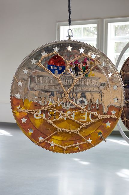 Coin: Familie by KAYA (Kerstin Brätsch & Debo Eilers) contemporary artwork