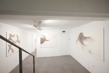 Exhibition view: Timothy Hyunsoo Lee, double-sided, Sabrina Amrani Gallery, Madera, 23, Madrid (29 October–29 November 2014). Courtesy Sabrina Amrani Gallery.