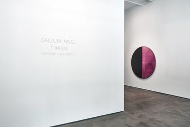 Exhibition view: Callum Innes, Tondos, Sean Kelly, New York (4 November–17 December 2022). Courtesy Sean Kelly New York. Photo: Jason Wyche.