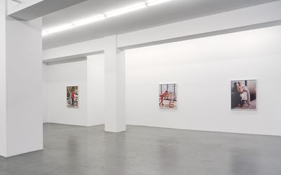 Exhibition view: Joel Sternfeld, Stranger Passing, Buchmann Galerie, Berlin (10 November 2017–3 February 2018). Courtesy Buchmann Galerie.