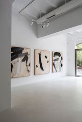 Exhibition view: Richard Zinon, Alzueta Gallery, Turó, Barcelona (8 June–1 July 2023). Courtesy Alzueta Gallery.